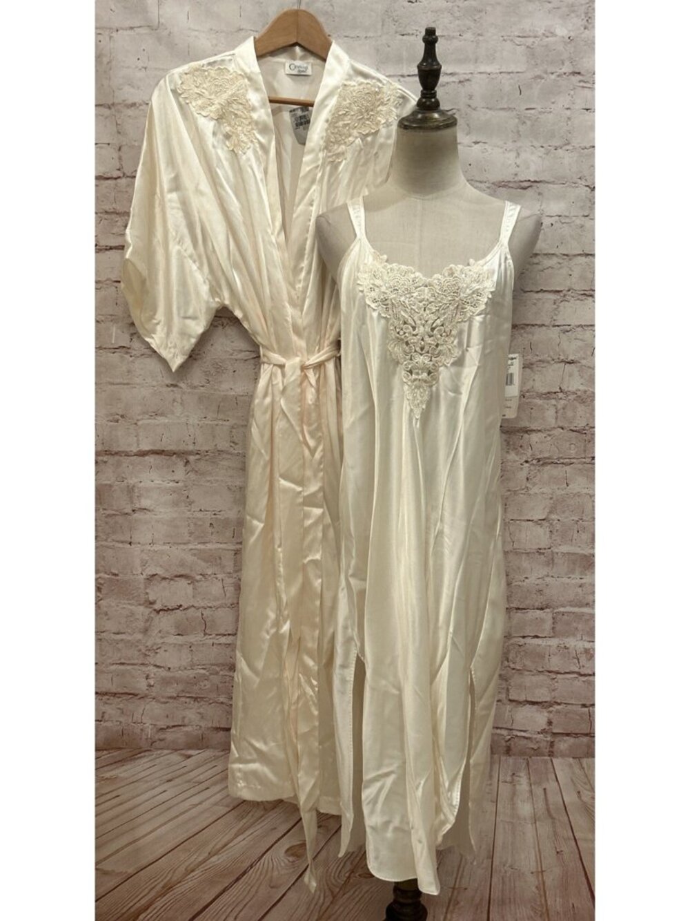 Cinema Etoile Womens L Ivory Satin Ballerina Nightgown & Robe Set  Vintage NEW